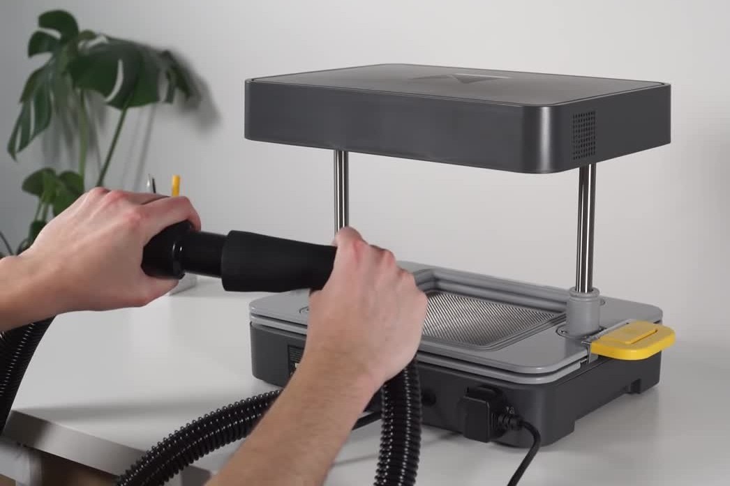 Mayku attaching vacuum